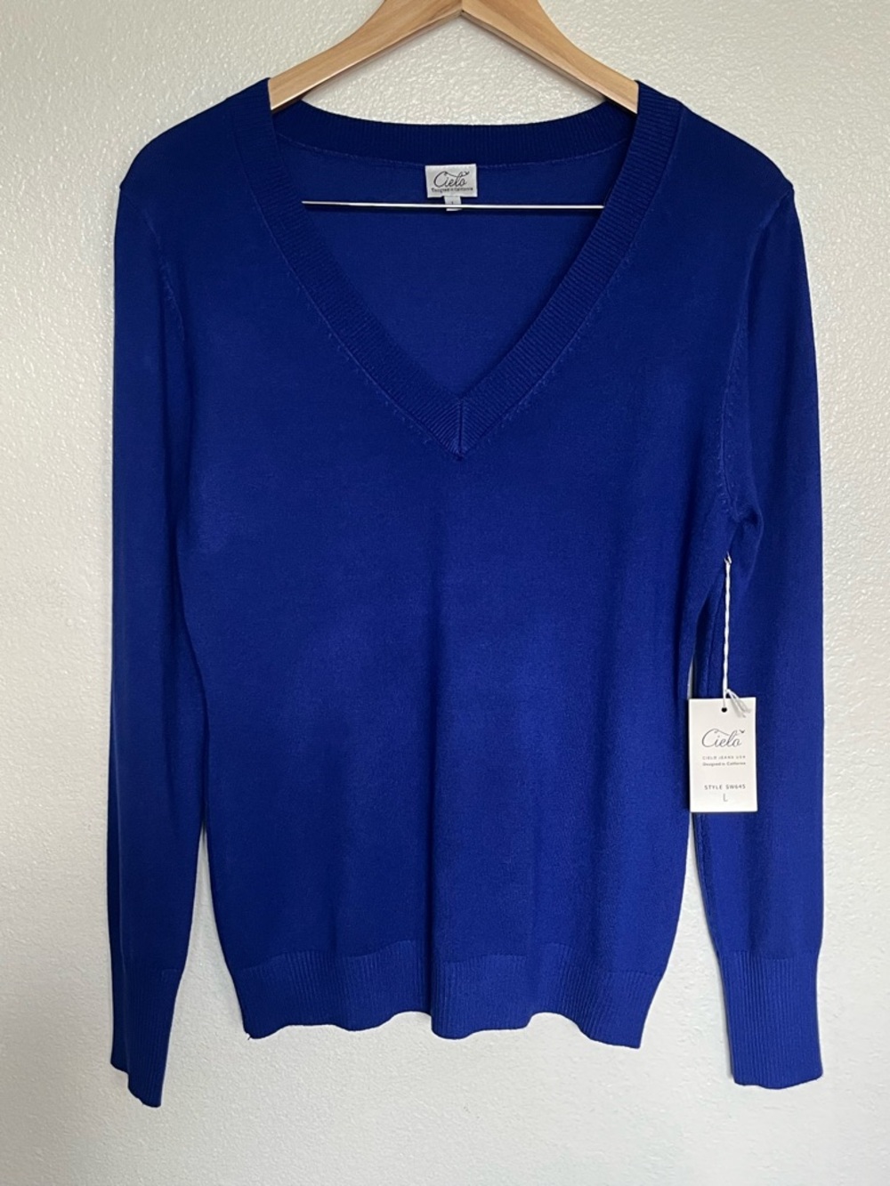 Cielo Women's V-Neck Sweater in Cobalt Blue